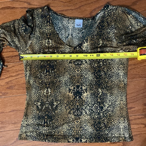 Poetry clothing snakeskin pattern blouse with open sleeves - Size Small - Picture 10 of 11